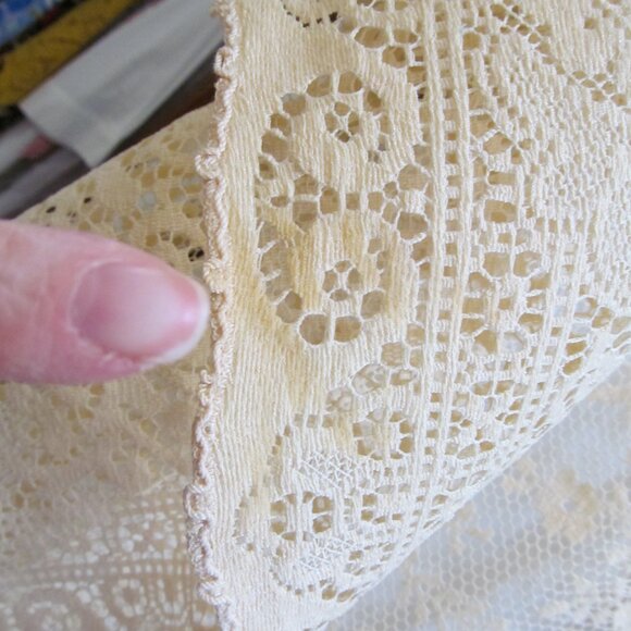 Floral Lace Tablecloth ~ Beige Lace Rectangle 87 x 65 ~ Beautiful! - Picture 15 of 16